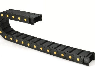Fully enclosed drag chain